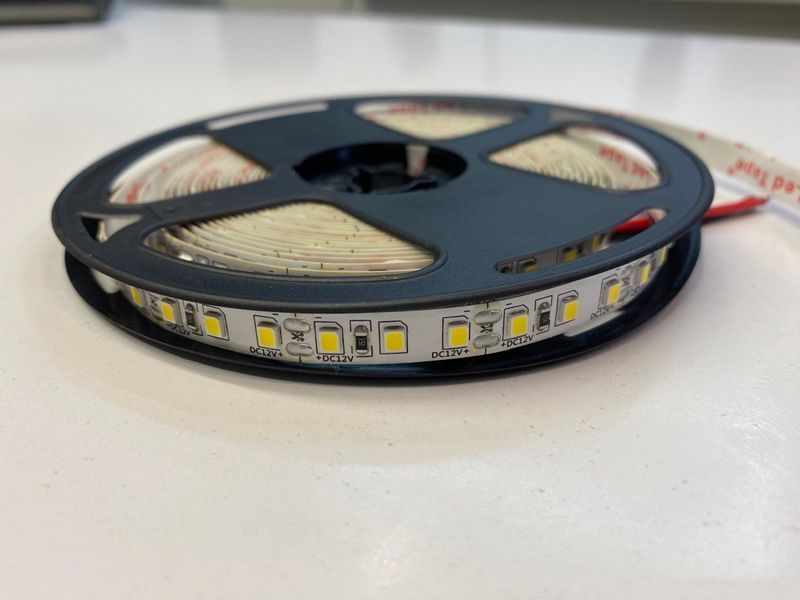 Світлодіодна стрічка 12В 4000К нейтральна біла SMD 3528-120 Esviti Standart 01093 01093 фото